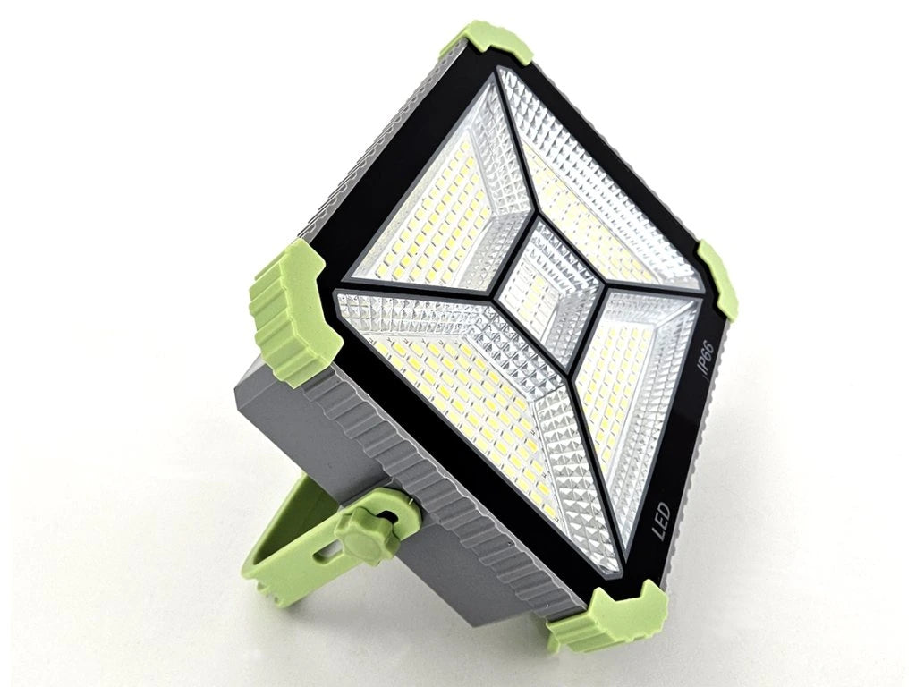 Solarni reflektor sa odvojenim panelom